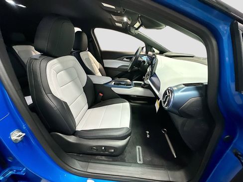 New 2026 Chevrolet Equinox EV LT w/ Convenience Package II FWD image 30