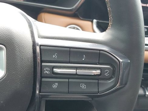 Certified 2023 GMC Canyon AT4 w/ AT4 Premium Package AWD/4WD image 23