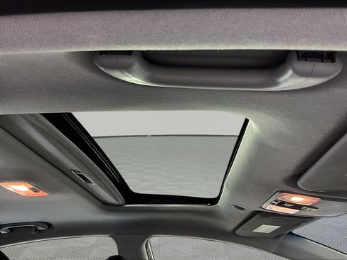 Used 2015 Hyundai Elantra SE w/ Option Group 03 FWD image 24