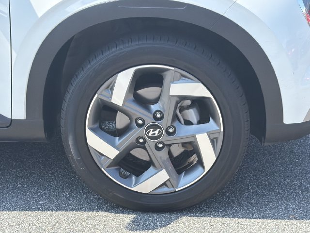 Certified 2025 Hyundai Venue SEL FWD image 14