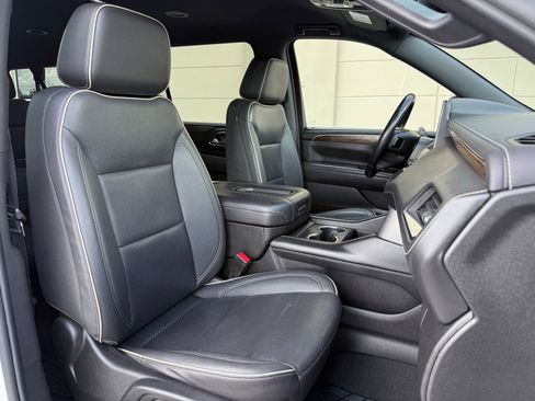 Used 2023 Chevrolet Suburban Premier RWD image 35