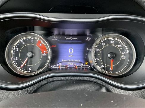 Used 2022 Jeep Cherokee Limited w/ Mopar Interior Package AWD/4WD image 12