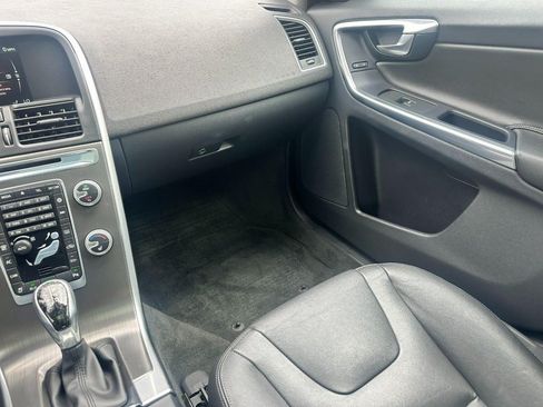 Used 2016 Volvo XC60 T5 Premier w/ Proximity Package FWD image 15
