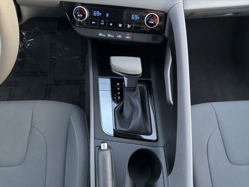 Used 2024 Hyundai Elantra SEL image 29