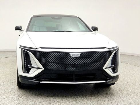 Used 2024 Cadillac Lyriq Luxury image 2