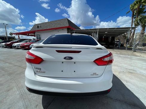Used 2014 Ford Focus SE w/ Equipment Group 201A FWD image 9