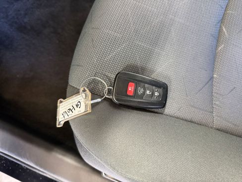 Used 2025 Toyota RAV4 XLE image 22