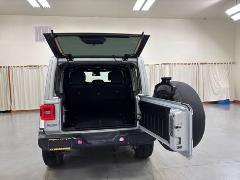 Used 2024 Jeep Wrangler Unlimited Sahara AWD/4WD image 9