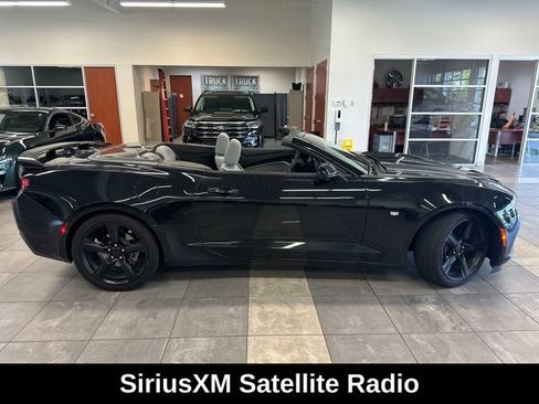 Used 2018 Chevrolet Camaro LT RWD image 5