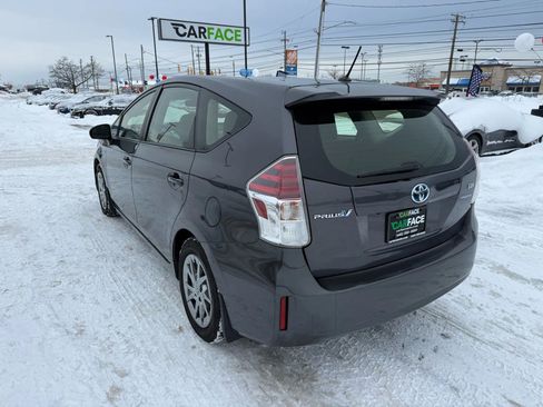 Used 2017 Toyota Prius V Two image 8