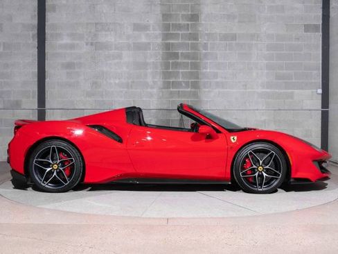 Used 2020 Ferrari 488 Pista Spider image 2