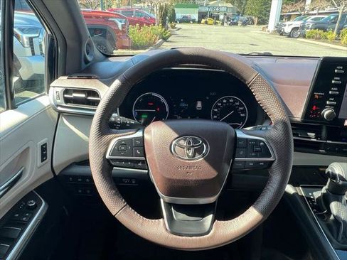 Certified 2024 Toyota Sienna Platinum AWD/4WD image 21