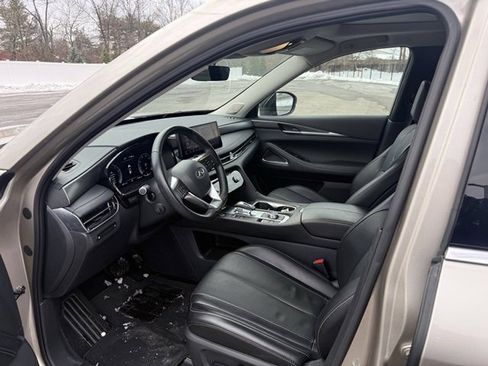 Certified 2025 INFINITI QX60 Luxe image 9