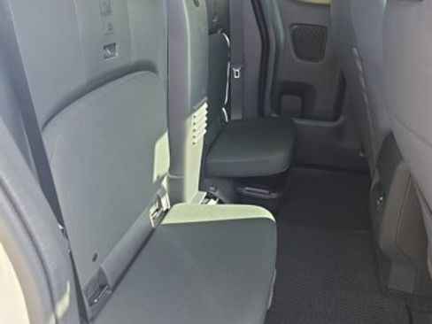 Used 2024 Nissan Frontier S w/ Technology Package AWD/4WD image 13