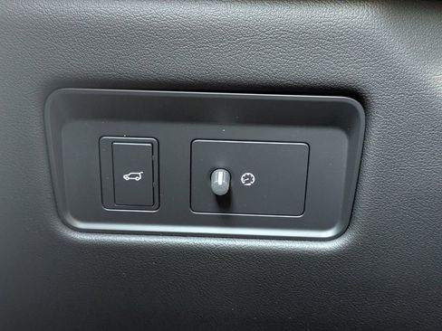 New 2026 Jaguar F-PACE SVR image 28