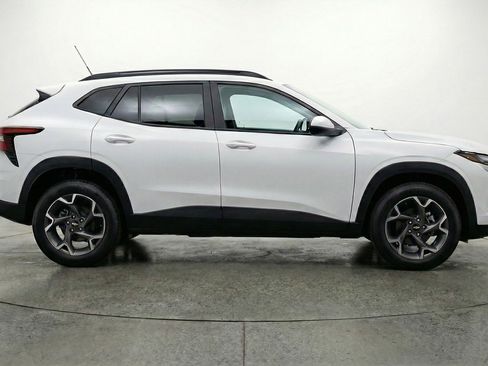 Used 2025 Chevrolet Trax LT w/ LT Convenience Package FWD image 11