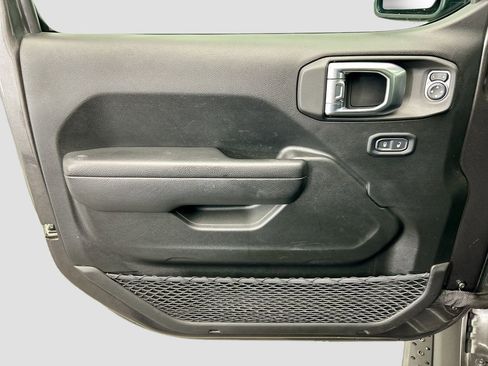 Used 2022 Jeep Gladiator Sport image 22