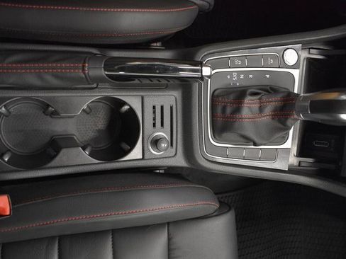 Used 2015 Volkswagen Golf 4-Door image 30