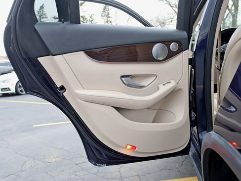 Used 2019 Mercedes-Benz GLC 300 4MATIC image 35