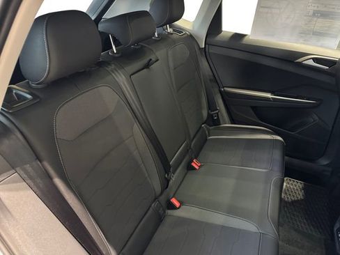 New 2026 Volkswagen Taos SE FWD image 20