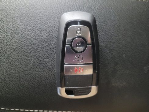 Used 2020 Ford Escape SE FWD image 32