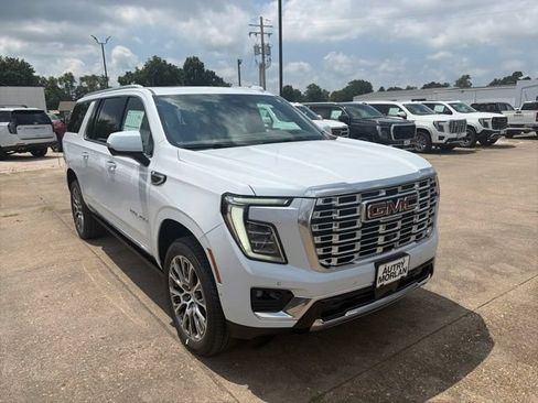 New 2026 GMC Yukon XL Denali w/ Sun & Power Step Package AWD/4WD image 8