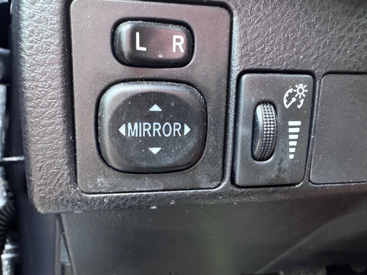 Used 2016 Toyota Corolla LE FWD image 29