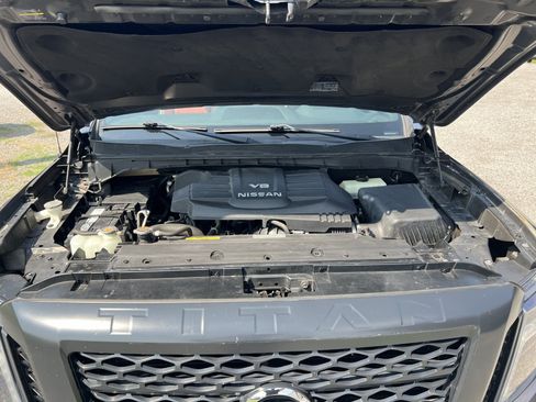 Used 2018 Nissan Titan SV w/ SV Convenience Package AWD/4WD image 17