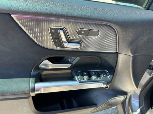 Used 2023 Mercedes-Benz EQB 300 4MATIC image 17