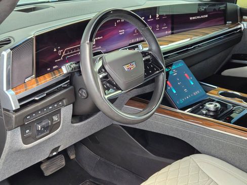 Used 2025 Cadillac Escalade Sport Platinum AWD/4WD image 10