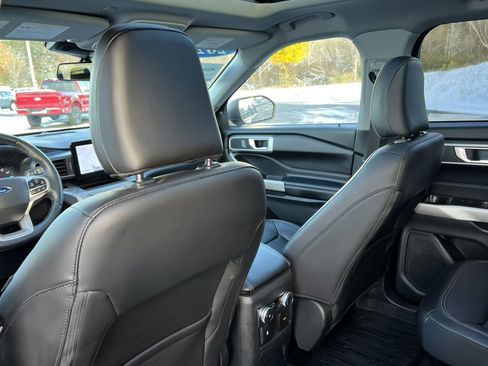 Certified 2022 Ford Explorer XLT w/ Equipment Group 202A image 35