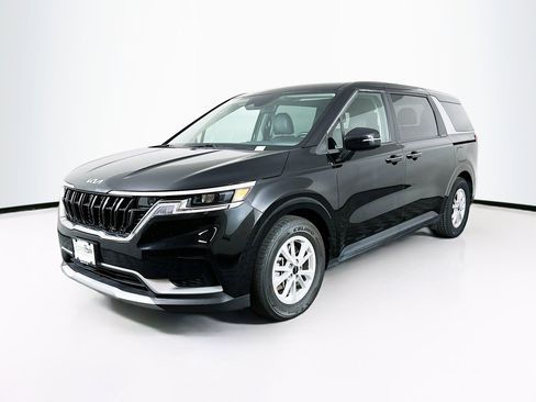 Used 2024 Kia Carnival LX image 3