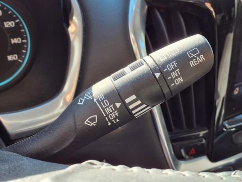 Used 2021 Chevrolet Traverse LT image 21