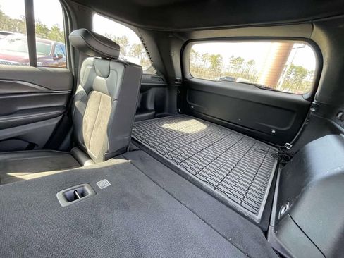 Used 2023 Jeep Grand Cherokee Altitude image 12