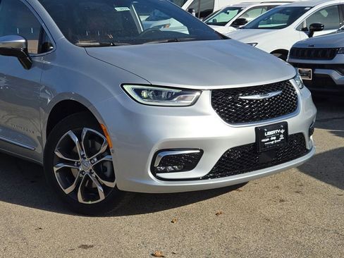 New 2026 Chrysler Pacifica Pinnacle image 2