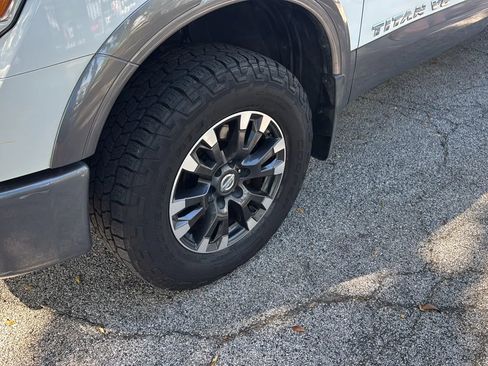 Used 2019 Nissan Titan PRO-4X w/ Pro-4x Convenience Package image 34