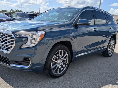 Used 2024 GMC Terrain Denali image 9