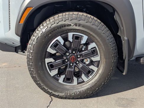 Used 2023 Nissan Frontier PRO-4X w/ Pro Convenience Package image 10