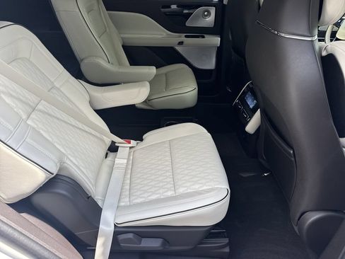 Used 2023 Lincoln Aviator Black Label Grand Touring AWD/4WD image 14