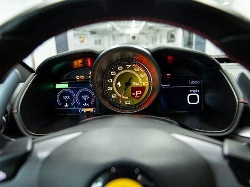 Used 2020 Ferrari Portofino RWD image 54