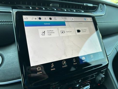 Used 2025 Jeep Grand Cherokee L Limited w/ Black Appearance Package image 32