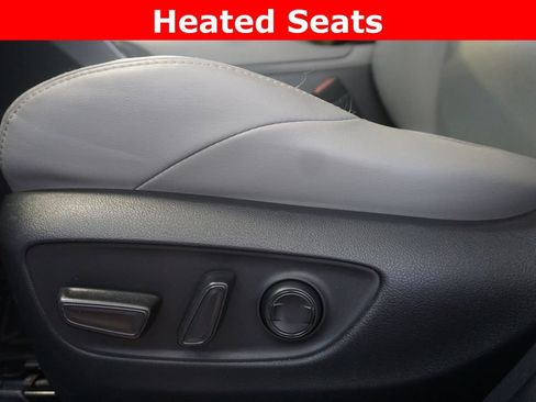 Certified 2024 Toyota Venza XLE AWD/4WD image 7