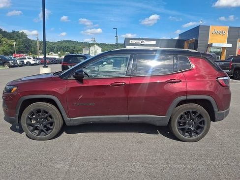 Used 2022 Jeep Compass Latitude AWD/4WD image 3