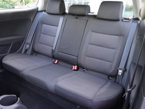 Used 2011 Volkswagen Golf 2-Door FWD image 11