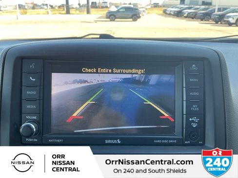 Used 2015 Chrysler Town & Country Limited Platinum image 29