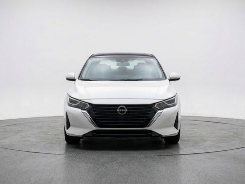 Used 2025 Nissan Sentra SV FWD image 2
