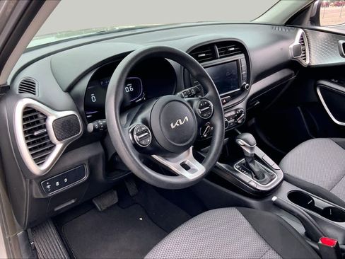 Used 2023 Kia Soul LX w/ Option Group 015 FWD image 17