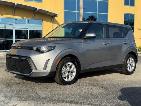 Certified 2025 Kia Soul LX image 2