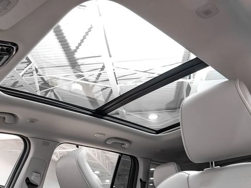 Used 2022 Jeep Grand Cherokee Overland w/ Luxury Tech Group IV image 5