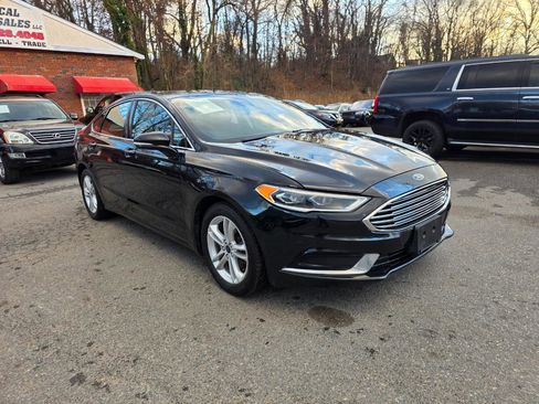 Used 2018 Ford Fusion SE w/ Fusion SE Technology Package FWD image 3